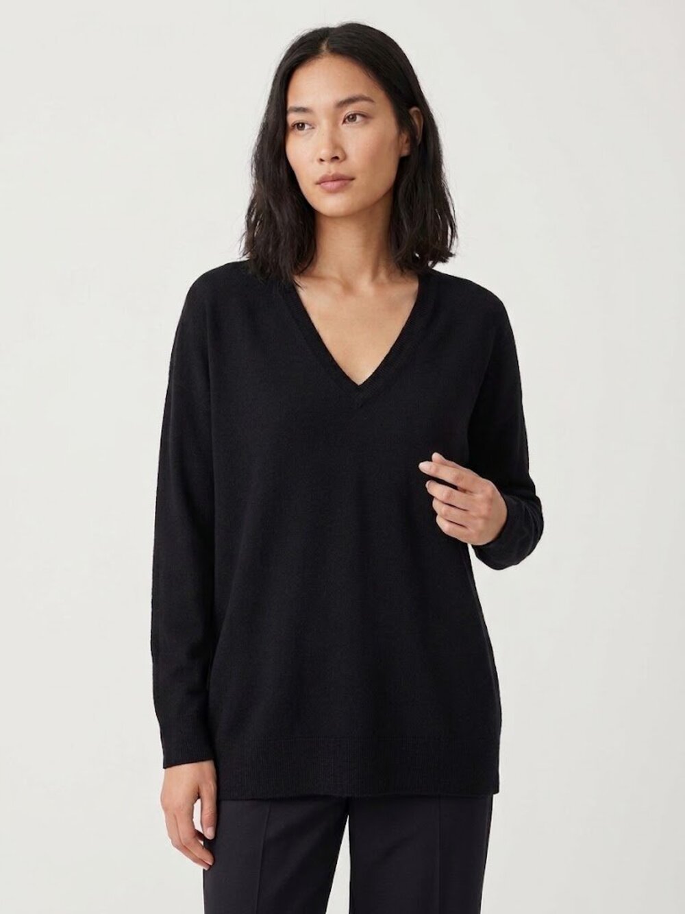 NWT Vince Black Wool Cashmere Blend V-Neck Sweater - Size M